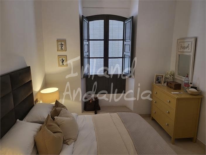 4 bedroom Townhouse for sale in Fuente de Piedra with pool - € 260,000 (Ref: 9755126)