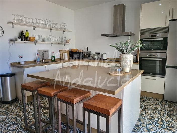 4 bedroom Townhouse for sale in Fuente de Piedra with pool - € 260,000 (Ref: 9755126)
