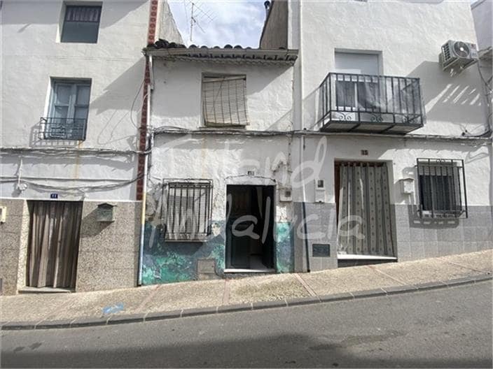 2 bedroom Townhouse for sale in Valdepenas de Jaen with garage - € 19,500 (Ref: 9755127)