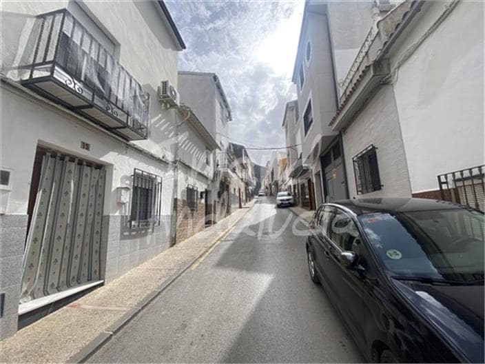 2 bedroom Townhouse for sale in Valdepenas de Jaen with garage - € 19,500 (Ref: 9755127)