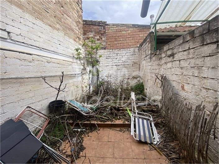 2 bedroom Townhouse for sale in Valdepenas de Jaen with garage - € 19,500 (Ref: 9755127)