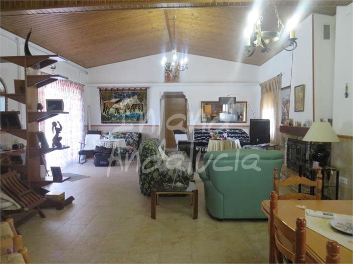 2 bedroom Finca/Country House for sale in Alcaudete with garage - € 340,000 (Ref: 9772585)