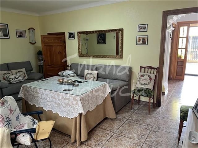 4 soverom Hus til salgs i Castillo de Locubín med garasje - € 57 000 (Ref: 9772586)