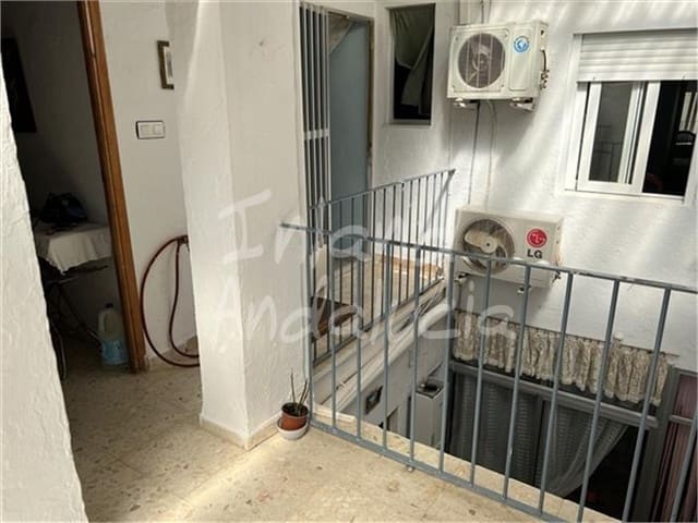 4 soverom Hus til salgs i Castillo de Locubín med garasje - € 57 000 (Ref: 9772586)