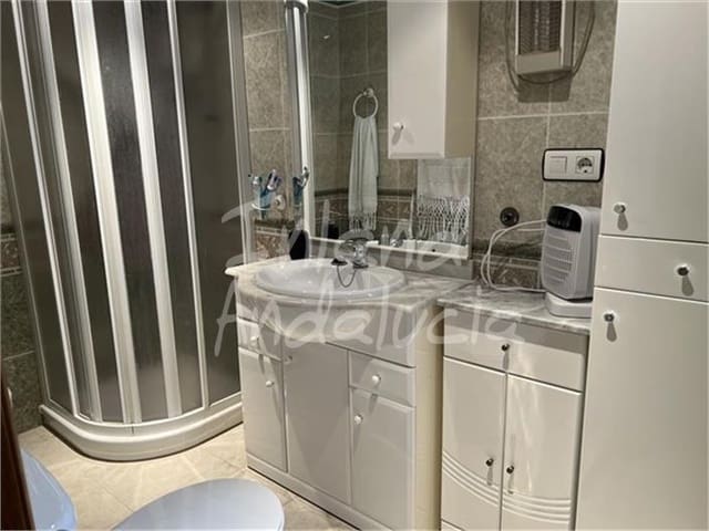 4 soverom Hus til salgs i Castillo de Locubín med garasje - € 57 000 (Ref: 9772586)