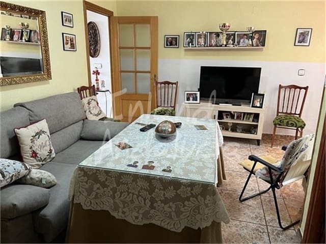 4 soverom Hus til salgs i Castillo de Locubín med garasje - € 57 000 (Ref: 9772586)