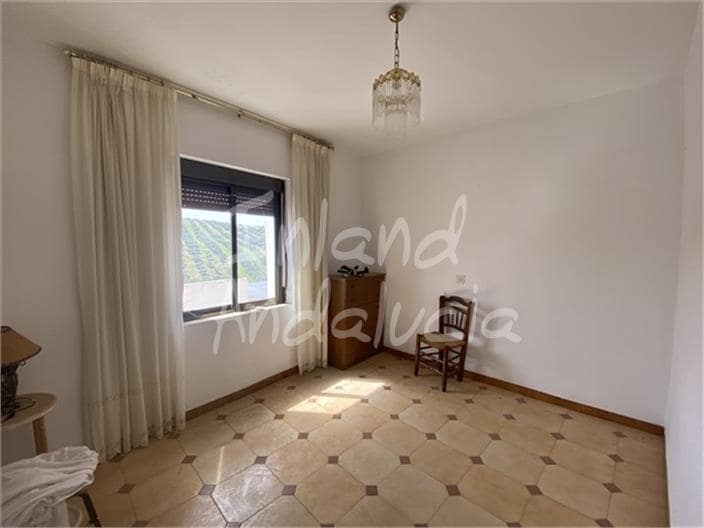 4 bedroom Townhouse for sale in Moclin with garage - € 68,000 (Ref: 9772589)