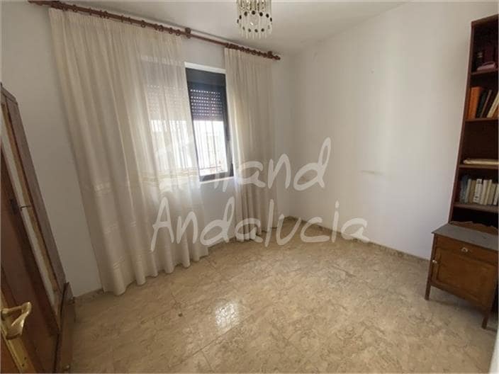4 bedroom Townhouse for sale in Moclin with garage - € 68,000 (Ref: 9772589)
