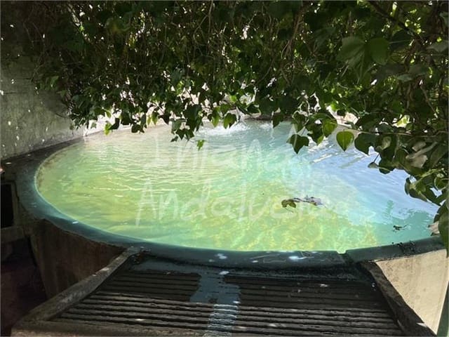 4 soverom Finca/Herregård til salgs i Castillo de Locubín med garasje - € 185 000 (Ref: 9777337)