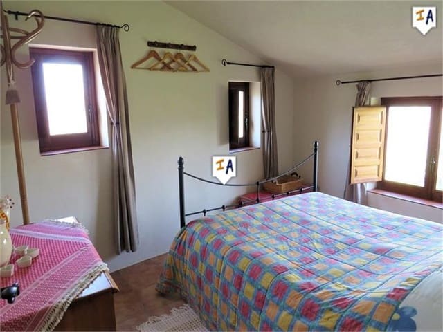 4 chambre Finca/Maison de Campagne à vendre à Huelma avec garage - 240 000 € (Ref: 9788063)