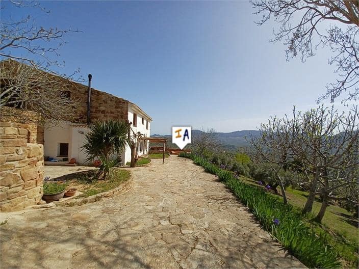 4 chambre Finca/Maison de Campagne à vendre à Huelma avec garage - 240 000 € (Ref: 9788063)