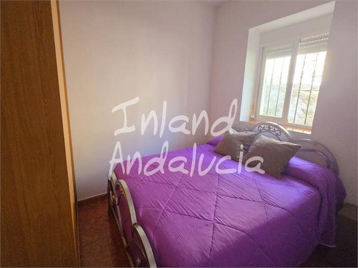 Chalet de 3 habitaciones en Alcaucín en venta - 99.000 € (Ref: 9796114)