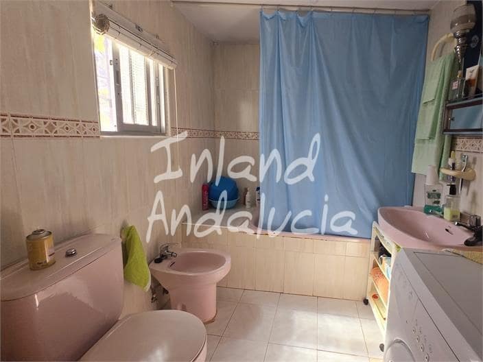 Chalet de 3 habitaciones en Alcaucín en venta - 99.000 € (Ref: 9796114)