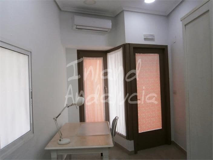 Commercieel te koop in Martos - € 25.000 (Ref: 9805907)