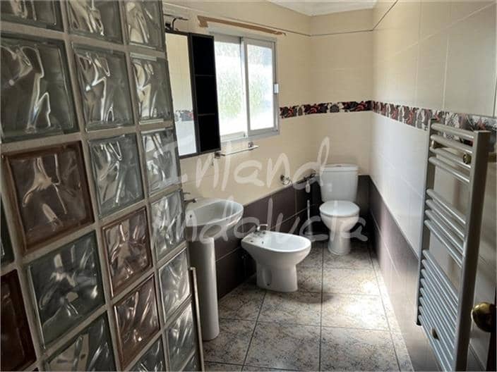 2 bedroom Apartment for sale in Castillo de Locubin - € 45,000 (Ref: 9816803)