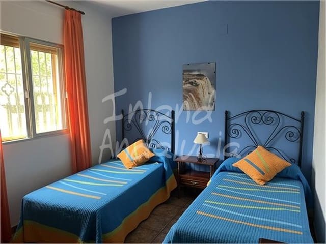 3 sypialnia Willa na sprzedaż w Priego de Córdoba z basenem garażem - 263 000 € (Ref: 9824555)