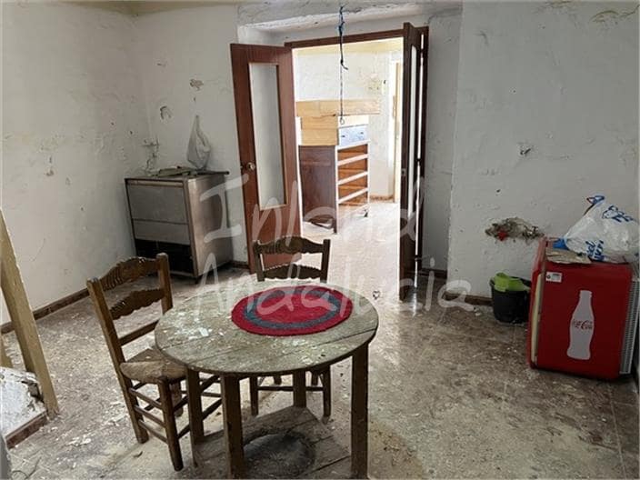 7 slaapkamer Huis te koop in Alcala la Real met garage - € 42.000 (Ref: 9828158)