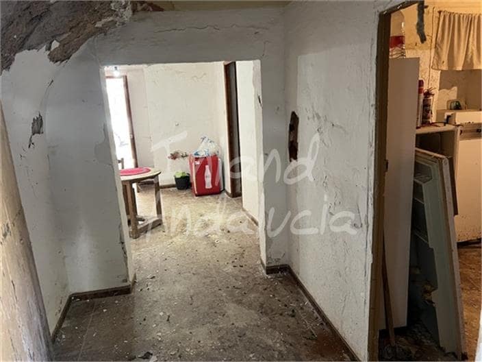 7 slaapkamer Huis te koop in Alcala la Real met garage - € 42.000 (Ref: 9828158)