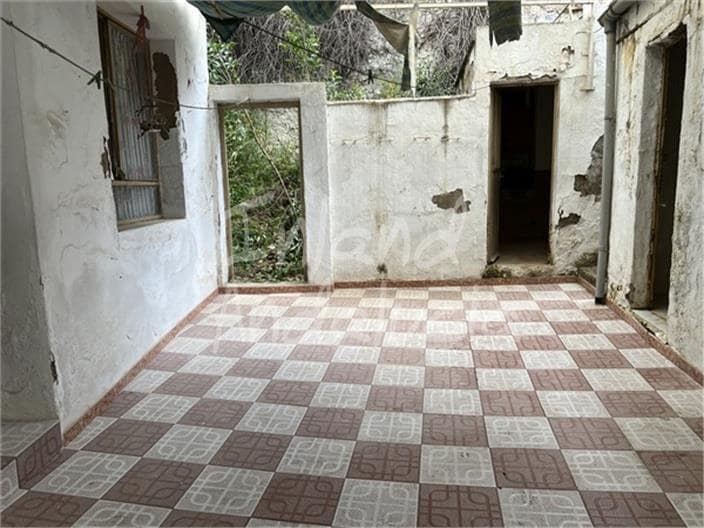 4 slaapkamer Huis te koop in Luque - € 49.500 (Ref: 9828160)