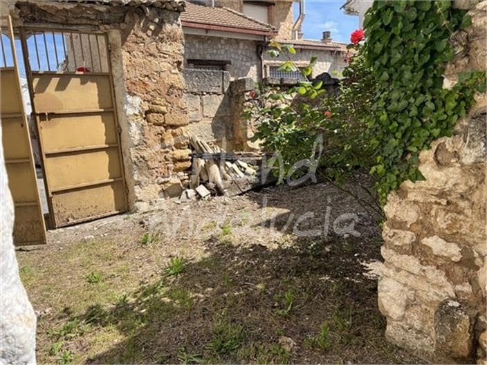 Townhouse for sale in Alcala la Real - € 50,000 (Ref: 9833141)
