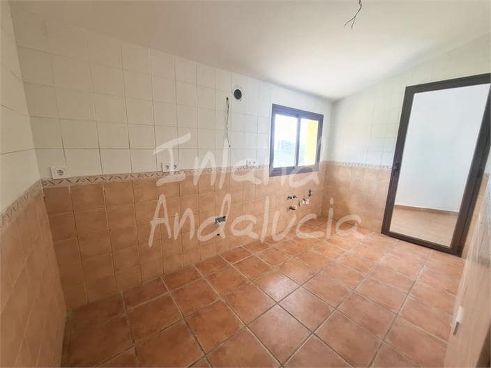 3 bedroom Apartment for sale in Alcaucin with pool garage - € 149,000 (Ref: 9838807)