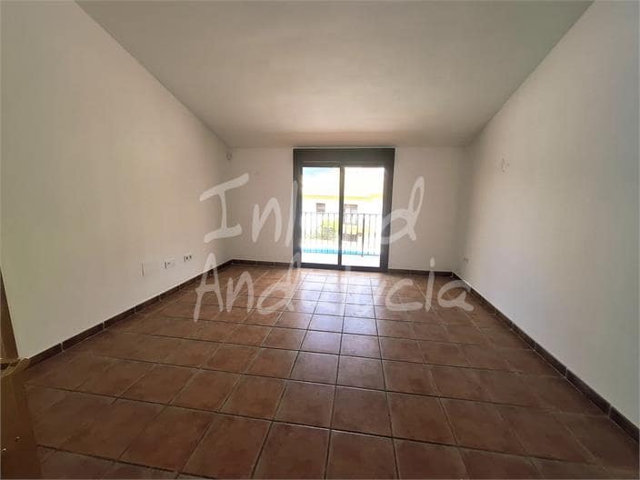 3 bedroom Apartment for sale in Alcaucin with pool garage - € 149,000 (Ref: 9838807)