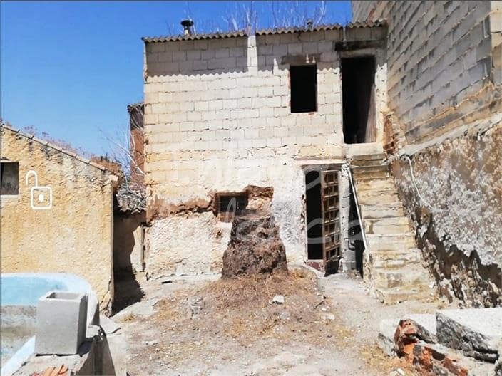 Finca/Country House for sale in Zujar with pool garage - € 25,000 (Ref: 9848902)