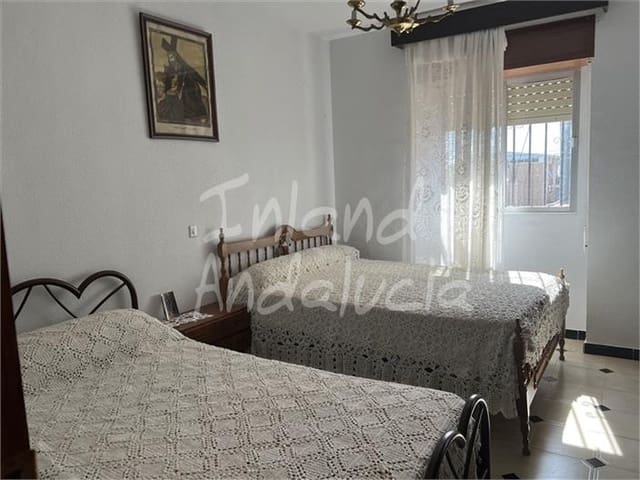5 soveværelse Finca/Landehus til salg i Ermita Nueva, Alcalá la Real med garage - € 97.000 (Ref: 9848903)