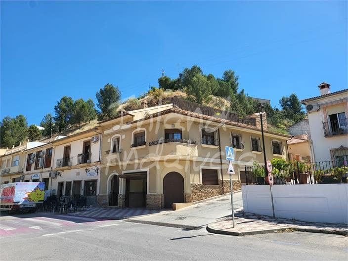 4 bedroom Townhouse for sale in Cuevas Bajas with garage - € 350,000 (Ref: 9868068)