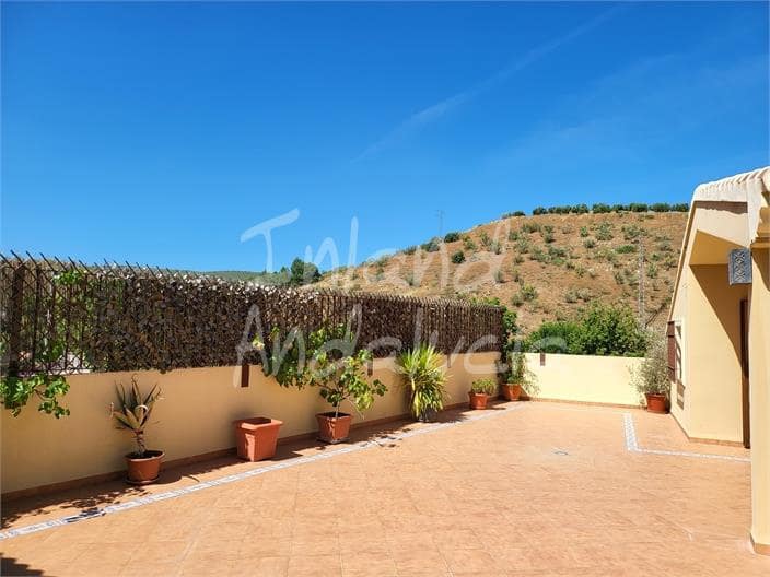 4 bedroom Townhouse for sale in Cuevas Bajas with garage - € 350,000 (Ref: 9868068)