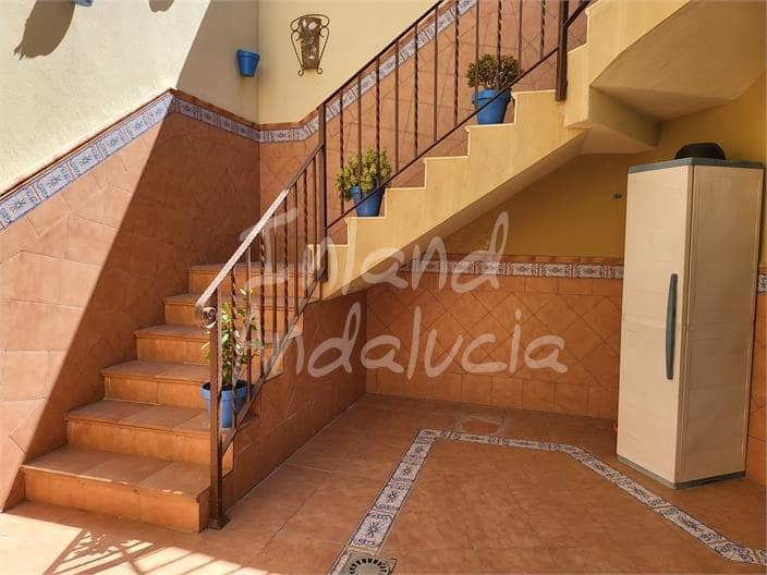 4 bedroom Townhouse for sale in Cuevas Bajas with garage - € 350,000 (Ref: 9868068)