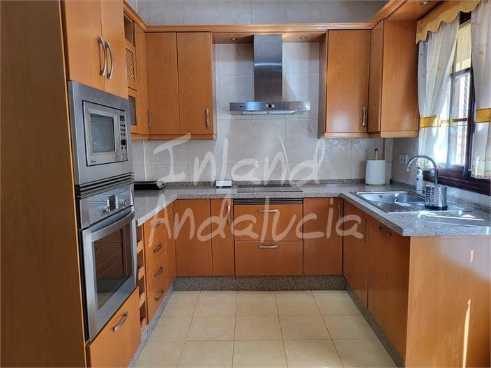4 bedroom Townhouse for sale in Cuevas Bajas with garage - € 350,000 (Ref: 9868068)