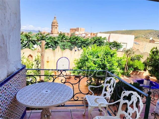 Casa de 5 habitaciones en Loja en venta - 127.000 € (Ref: 9872846)