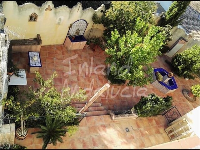 Casa de 5 habitaciones en Loja en venta - 127.000 € (Ref: 9872846)
