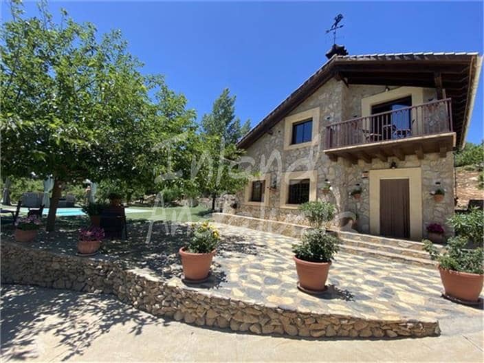 4 Zimmer Finca/Landgut zu verkaufen in Alcala la Real mit Pool Garage - 444.000 € (Ref: 9872847)
