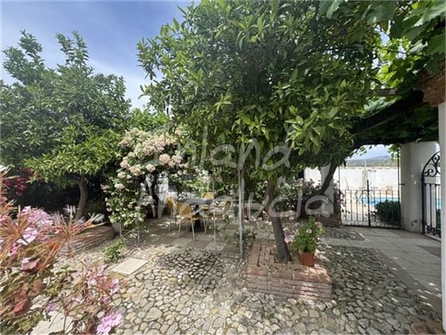 9 quarto Quinta/Casa Rural para venda em Fuente-Tójar com piscina garagem - 520 000 € (Ref: 9875561)