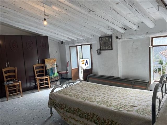 4 soveværelse Finca/Landehus til salg i Priego de Córdoba med garage - € 89.000 (Ref: 9877762)