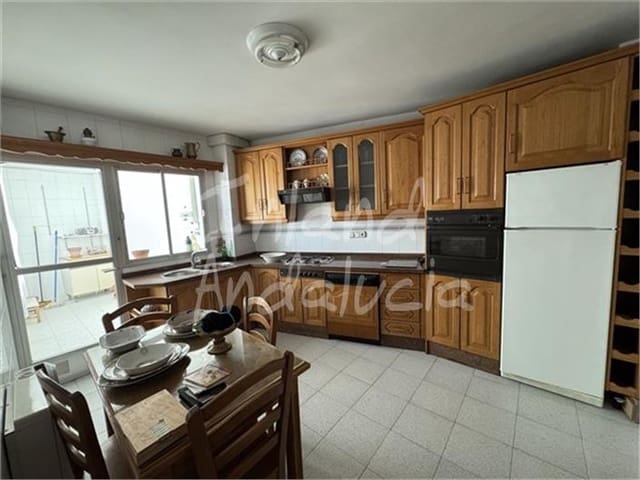 5 slaapkamer Huis te koop in Alcalá la Real met garage - € 190.000 (Ref: 9877763)
