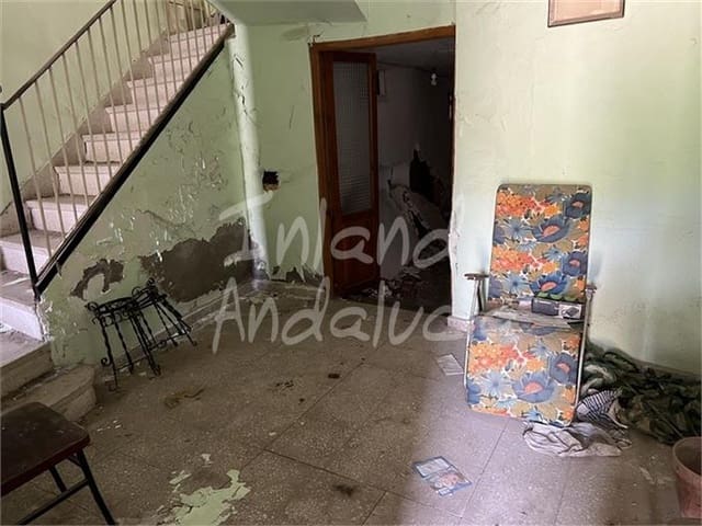 6 sypialnia Dom na sprzedaż w Castillo de Locubín - 67 000 € (Ref: 9883871)