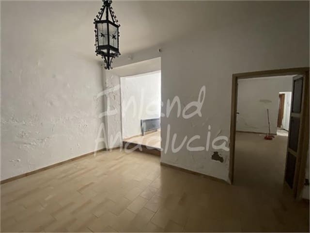 5 bedroom Townhouse for sale in Monturque with garage - € 135,000 (Ref: 9893599)
