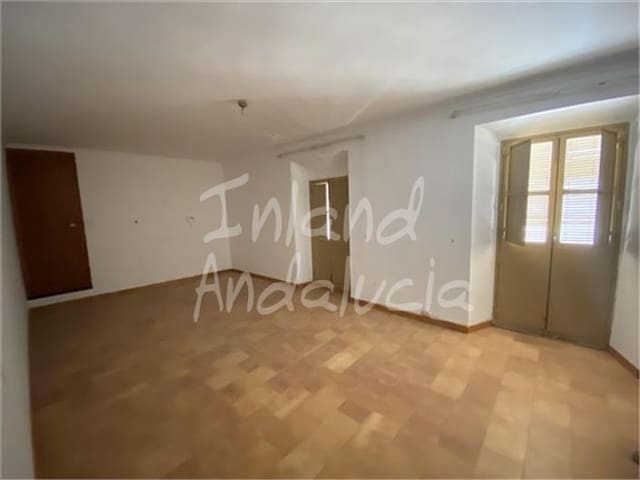 5 bedroom Townhouse for sale in Monturque with garage - € 135,000 (Ref: 9893599)