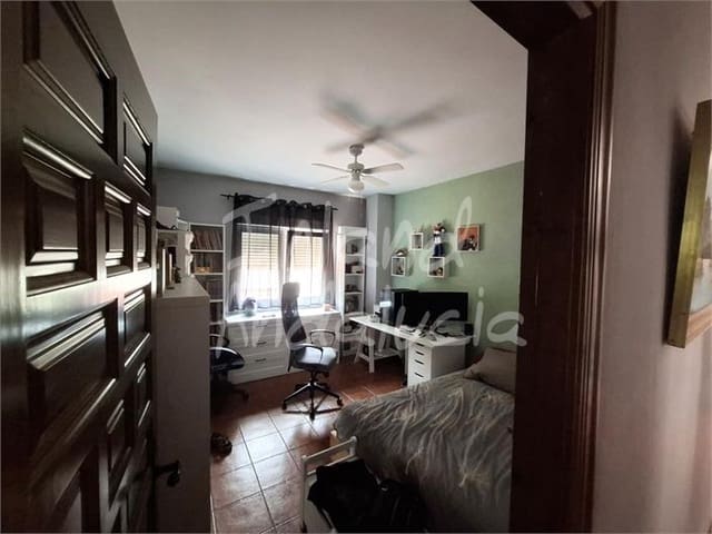 4 bedroom Villa for sale in Riofrío, Loja with pool garage - € 329,280 (Ref: 9898611)