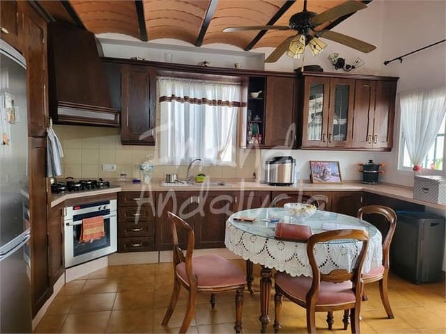 2 Zimmer Villa zu verkaufen in Lora de Estepa mit Pool Garage - 198.000 € (Ref: 9900829)