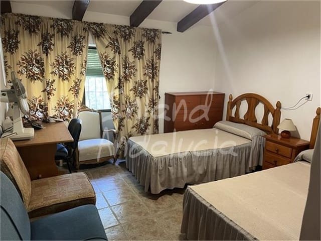 5 bedroom Finca/Country House for sale in Montefrío with pool garage - € 320,000 (Ref: 9902686)