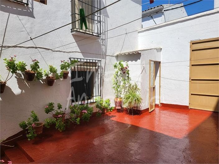 4 bedroom Townhouse for sale in Monturque with garage - € 159,950 (Ref: 9907482)