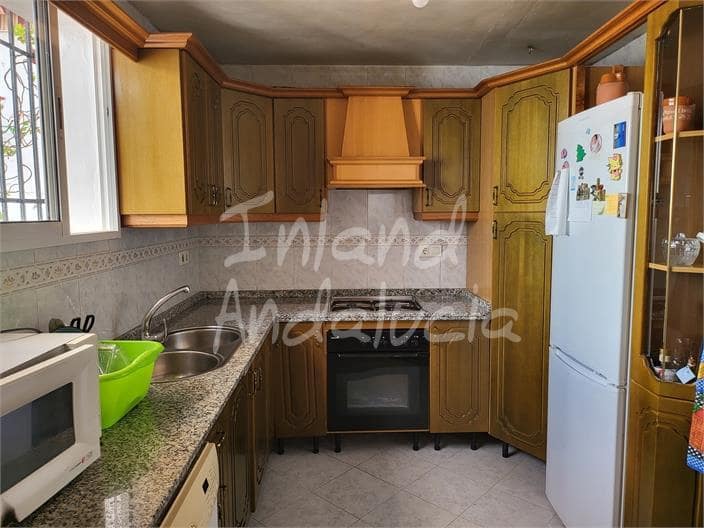 4 bedroom Townhouse for sale in Monturque with garage - € 159,950 (Ref: 9907482)