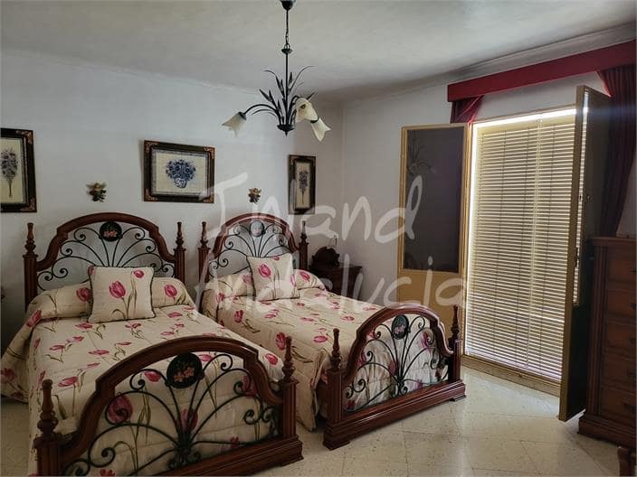 4 bedroom Townhouse for sale in Monturque with garage - € 159,950 (Ref: 9907482)