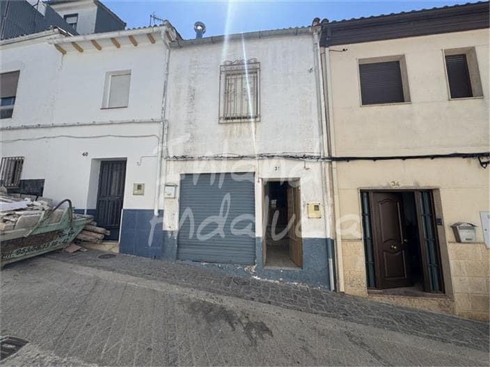 2 bedroom Townhouse for sale in Alcala la Real with garage - € 48,000 (Ref: 9909877)