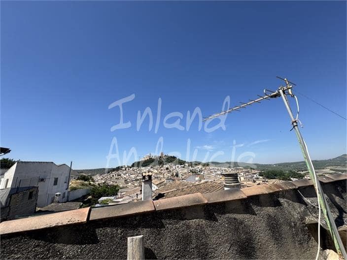 2 bedroom Townhouse for sale in Alcala la Real with garage - € 48,000 (Ref: 9909877)