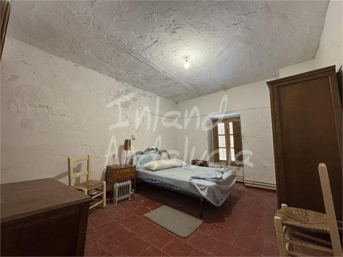 2 bedroom Townhouse for sale in Alcala la Real with garage - € 48,000 (Ref: 9909877)